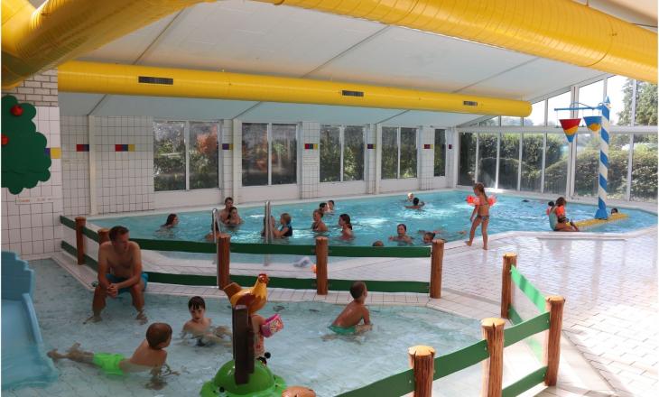 Verwarmd binnenzwembad op op Vakantiepark in de Bongerd in Oostkapelle